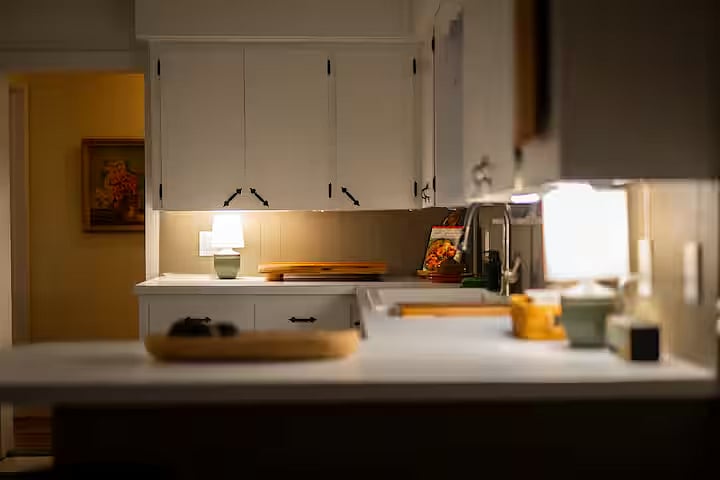 Kitchen lamps provide additional soft lighting.