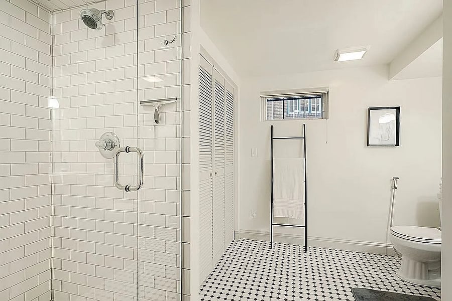 Downstairs Bathroom/Shower