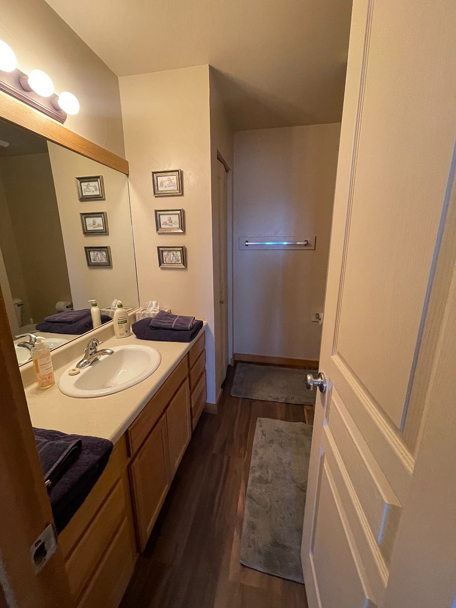 Master bed ensuite and toilet