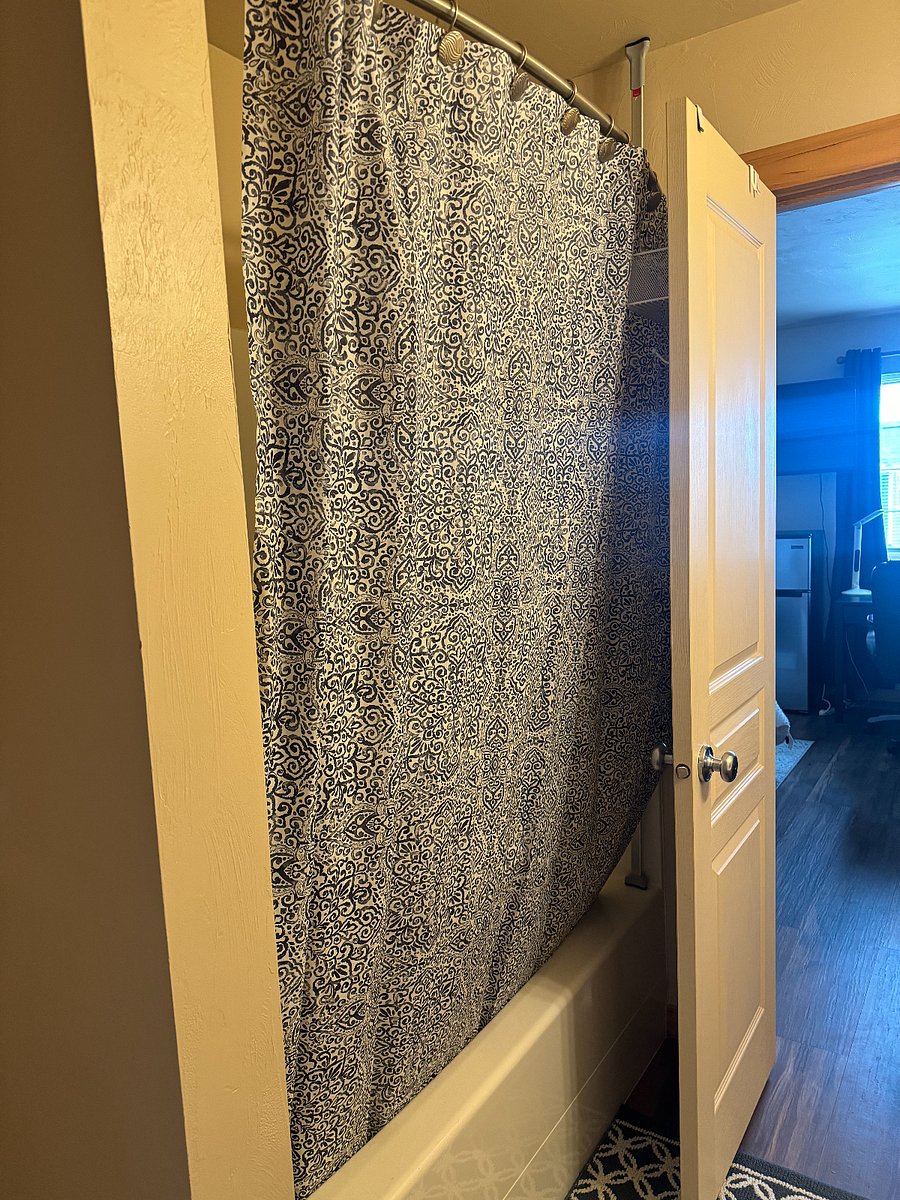Master bed ensuite