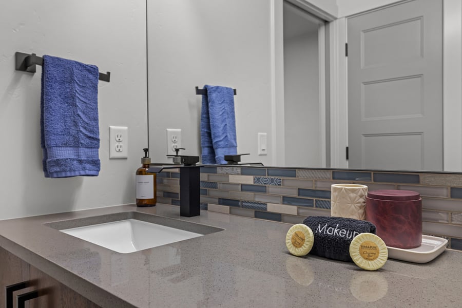 Double vanity guest bathroom