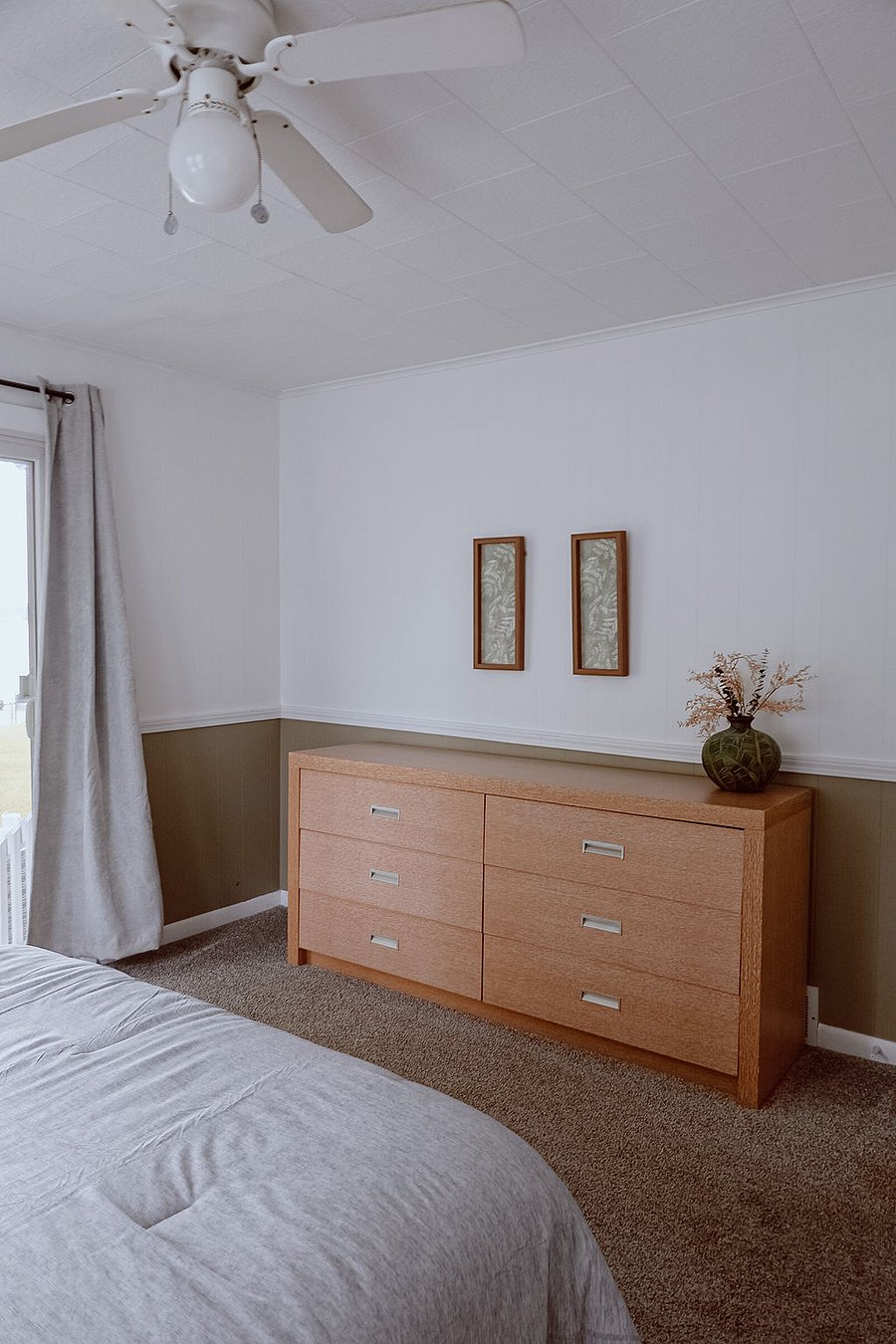 Downstairs bedroom 2 - queen bed