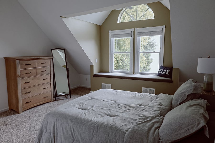 Upstairs bedroom 3 - queen bed