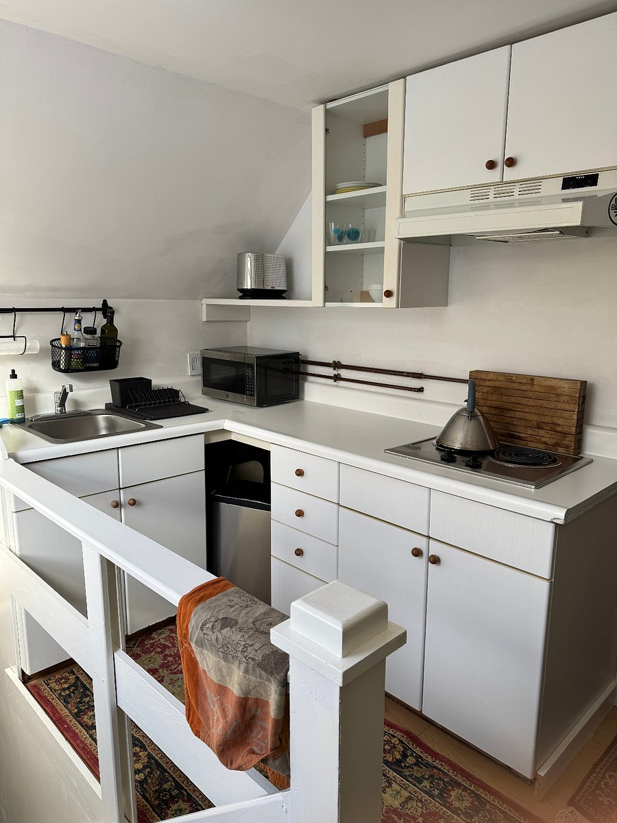Full Kitchen.
