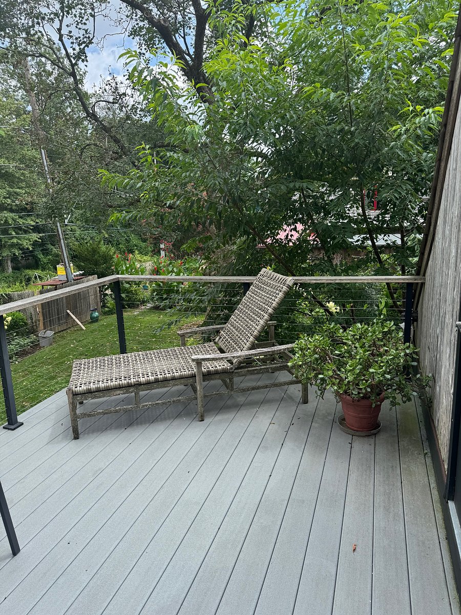Private outdoor porch!