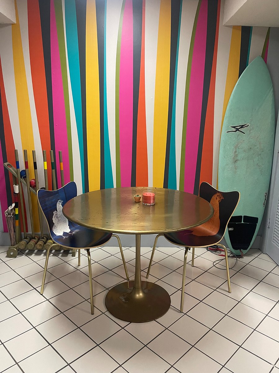 FUN SURF THEMED APARTMENT
