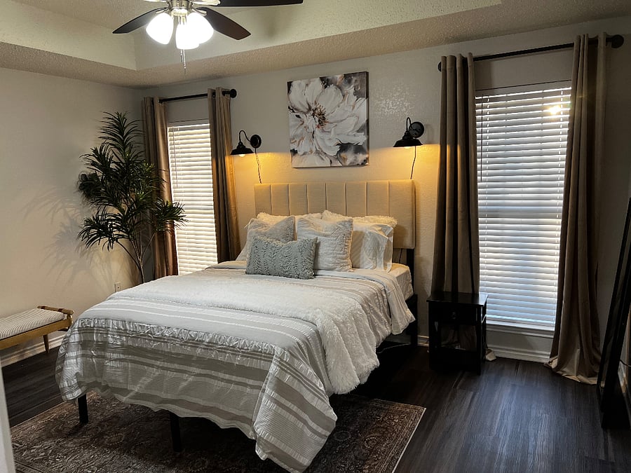 Master Bedroom (Queen Bed)
