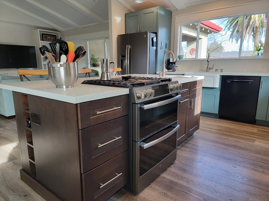 Gas stove with double oven