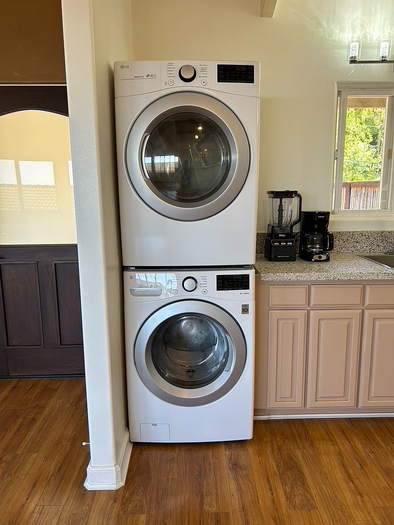 In house washer/dryerQuee