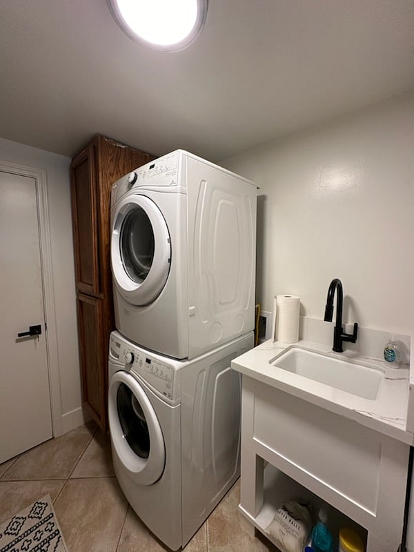 Indoor laundry located next to studio room