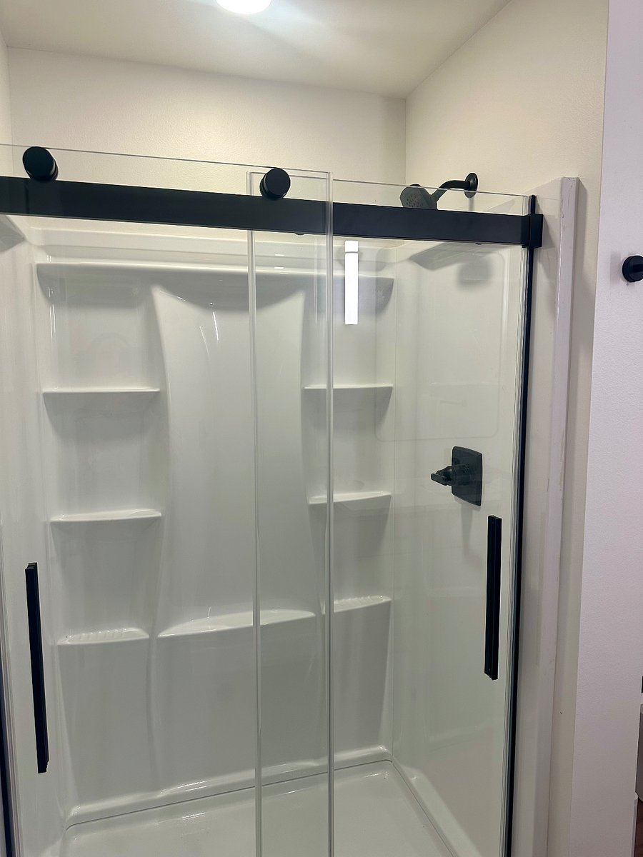 Two identical en-suite bathrooms.