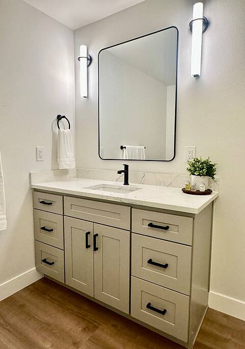 Two identical en-suite bathrooms.