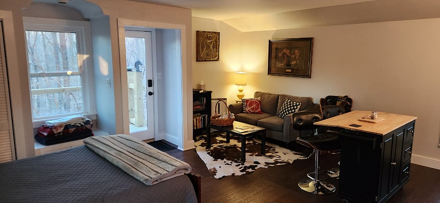 Private Keyless Entry, Love Seat, AirFiltration.