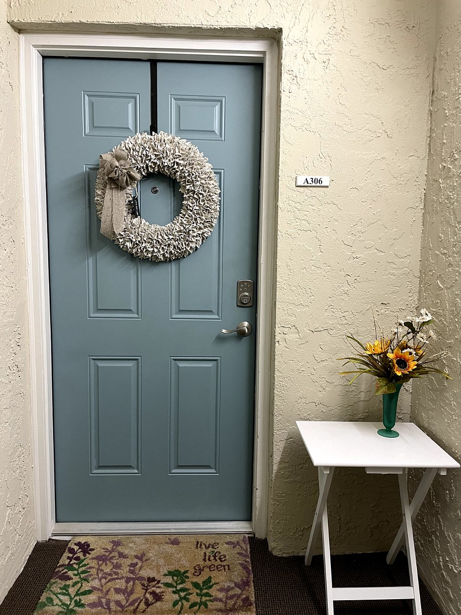 Entryway with keypad lock