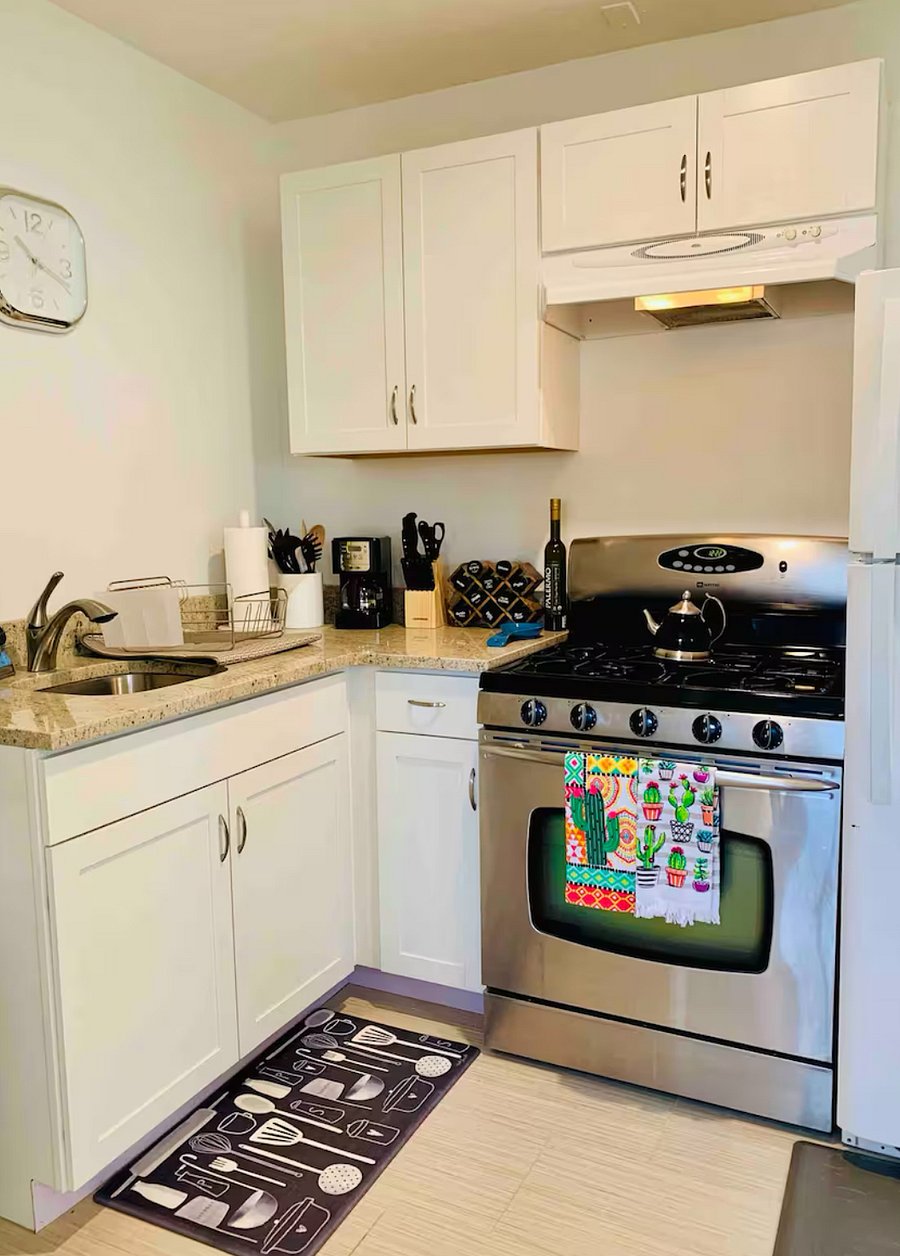 Fully equipped kitchen. 
