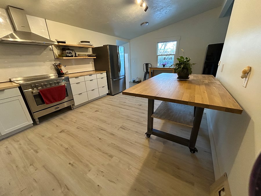 Kitchen (common space) 