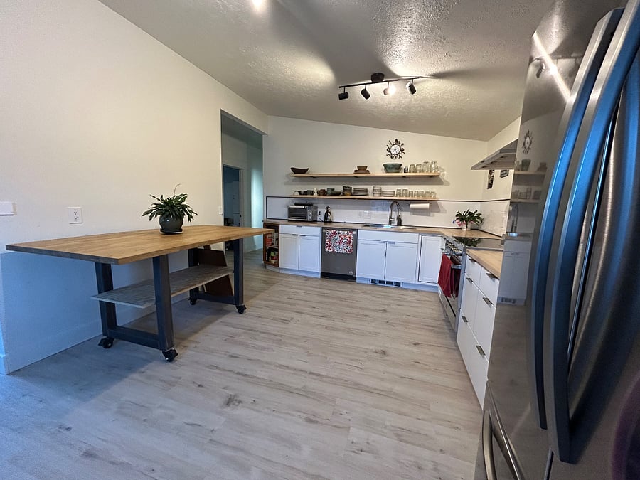 Kitchen (common space)