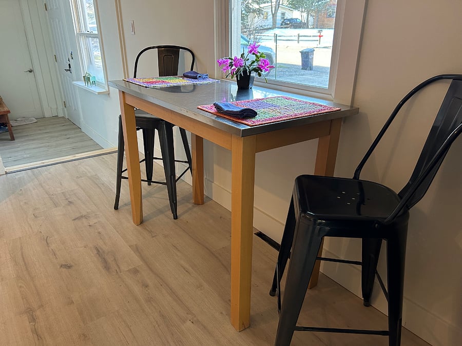 Dining area (common space) 