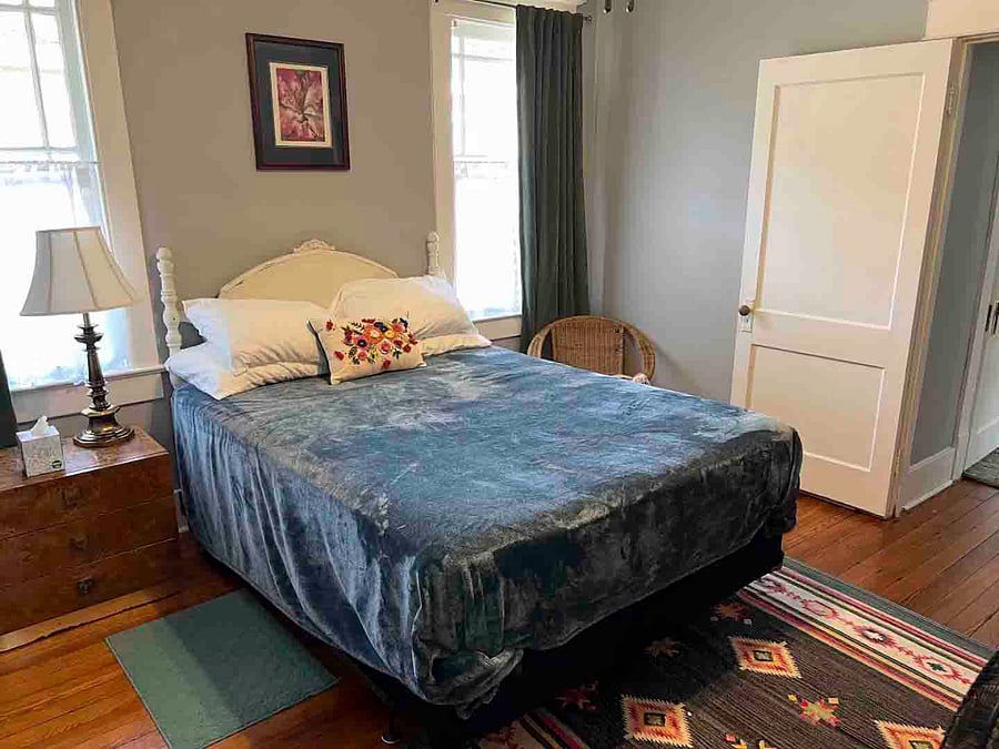 Bedroom #1
Queen Bed