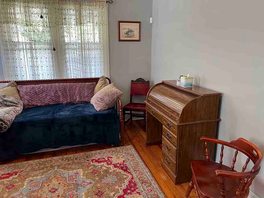 Bedroom #2
Daybed with Floor Mattress
Work Desk