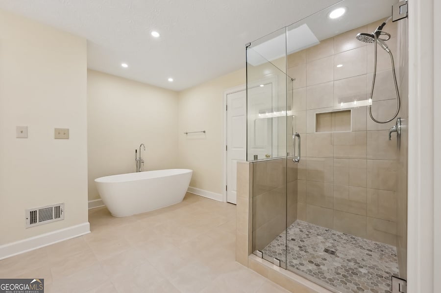 Furnished Finder property 800590_1 photo 9