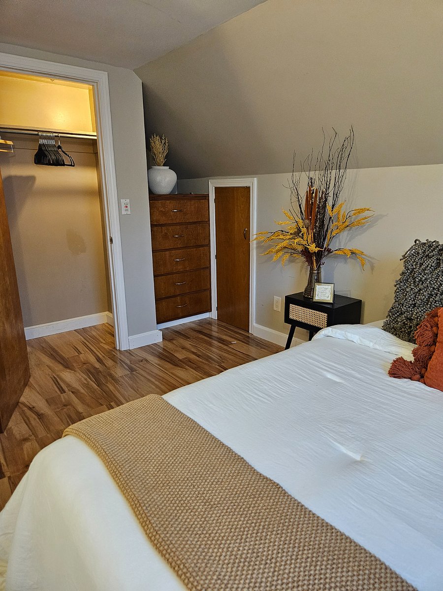 Bedroom 1/built in draws & closet