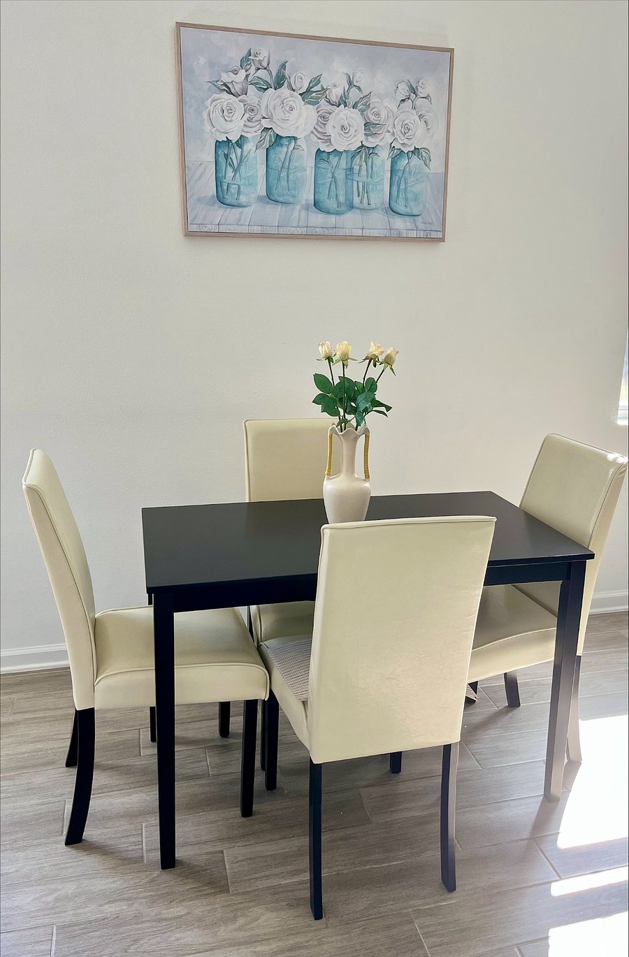 Charming dining nook, perfect for meals.