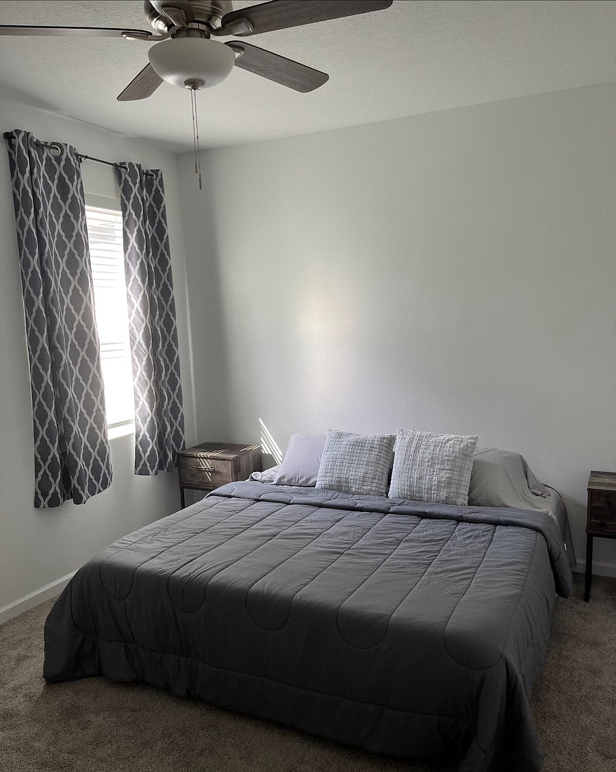 Queen size bed.