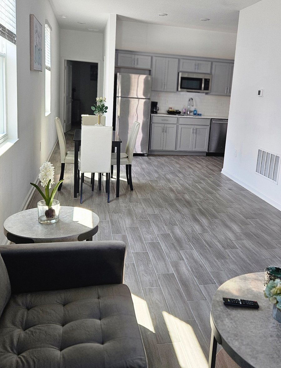 Dining Nook and Kitchenette