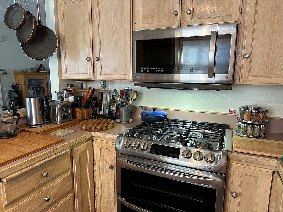 Gas Stove with Vent under large Microwave