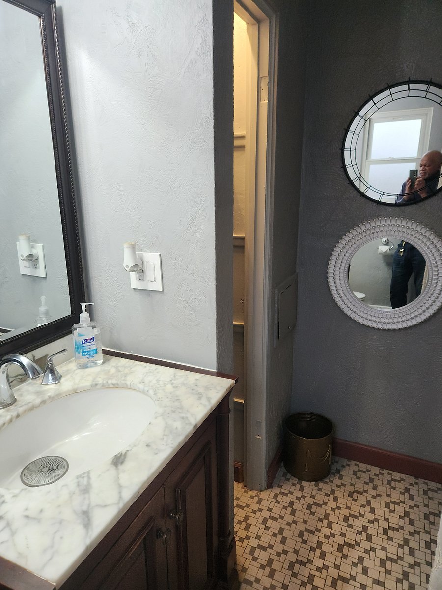 Full bath 3rd floor