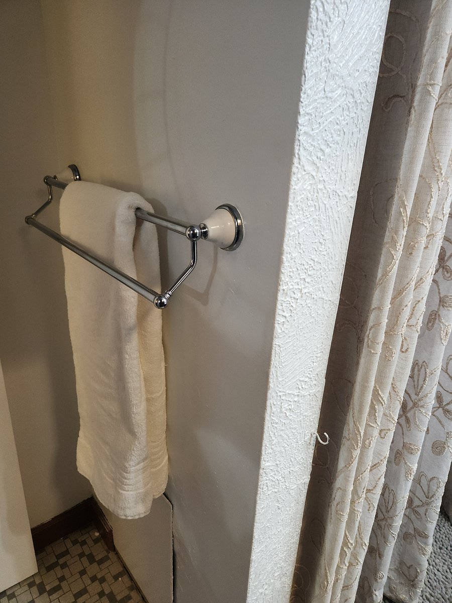 Full bath 3rd floor