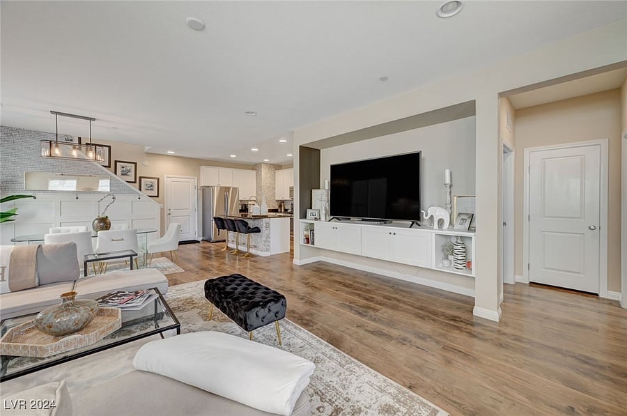 Furnished Finder property 801094_1 photo 3