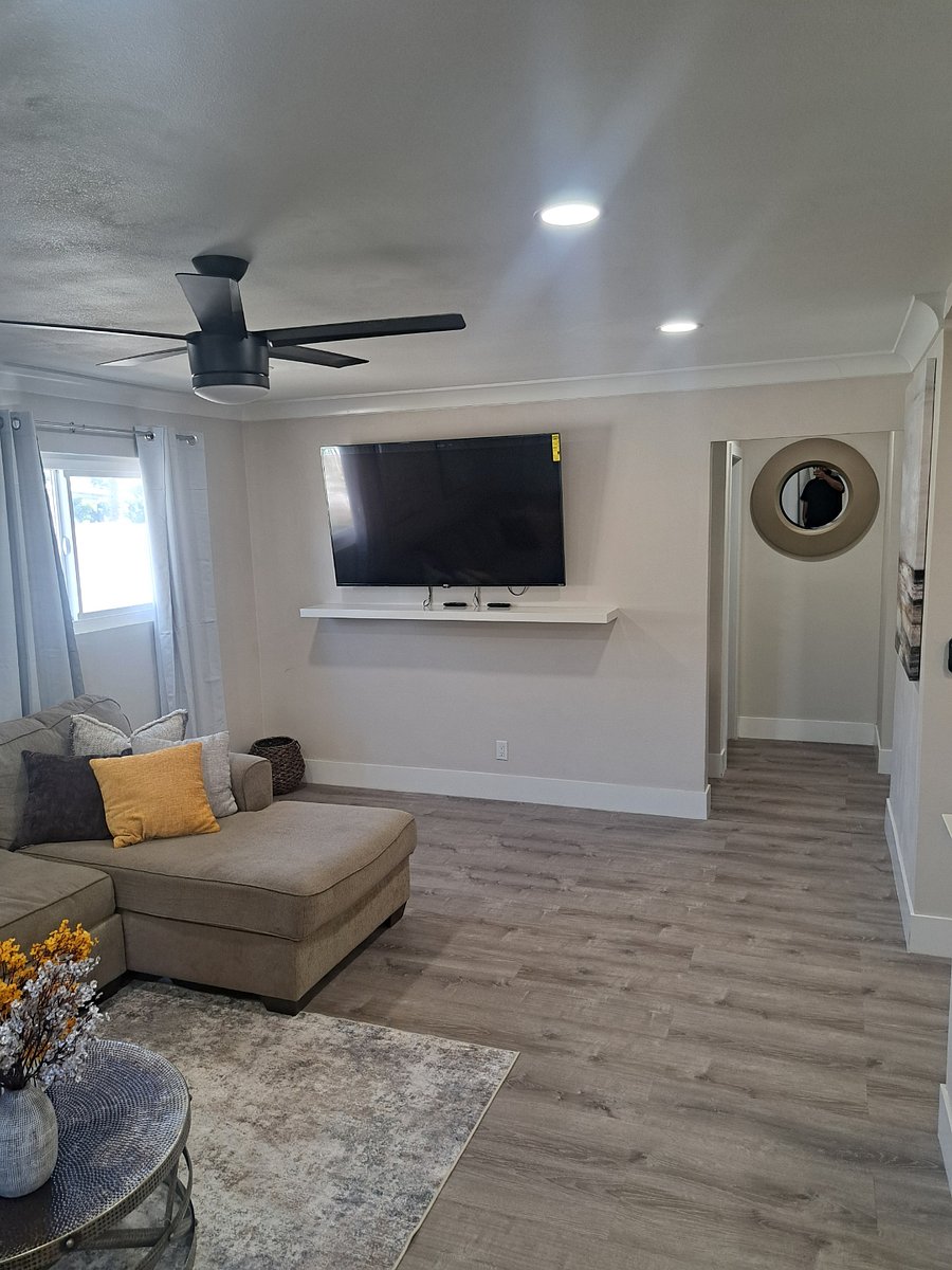Living room Tv