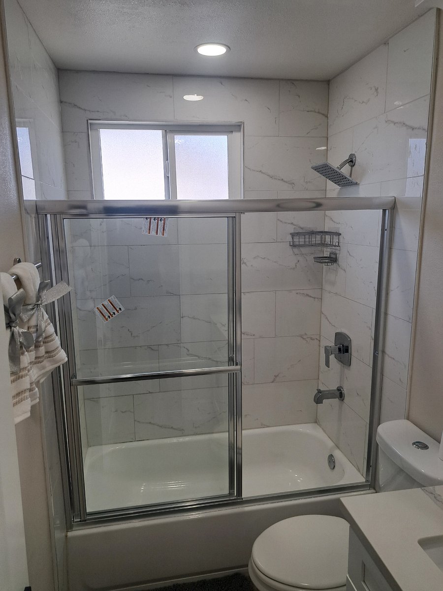 Bathroom shower and tub