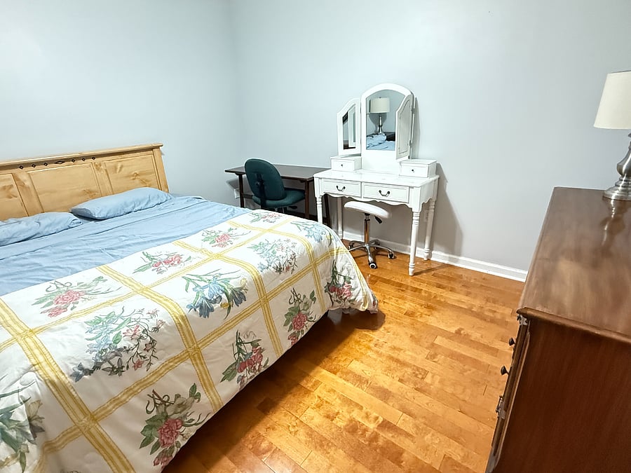 Queen size bed, wood floors 