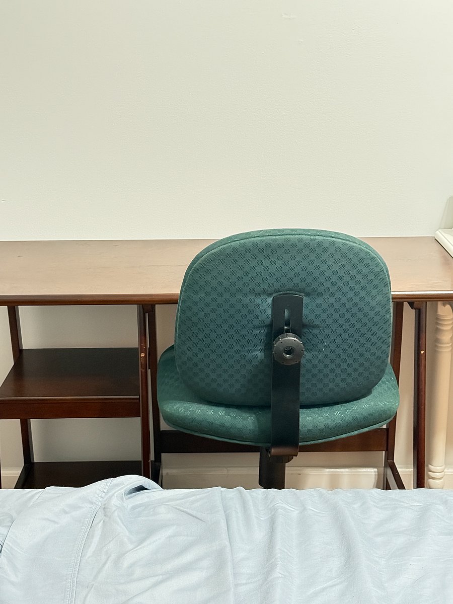 Fast WiFi 
Comfortable chair wit desk