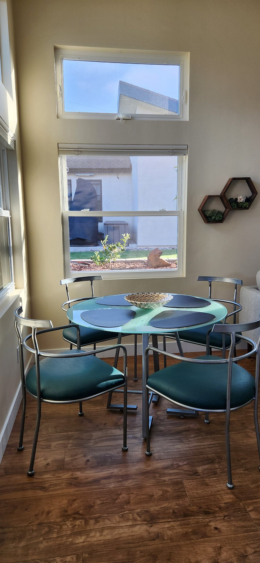 Bathe in morning sunlight during breakfast.