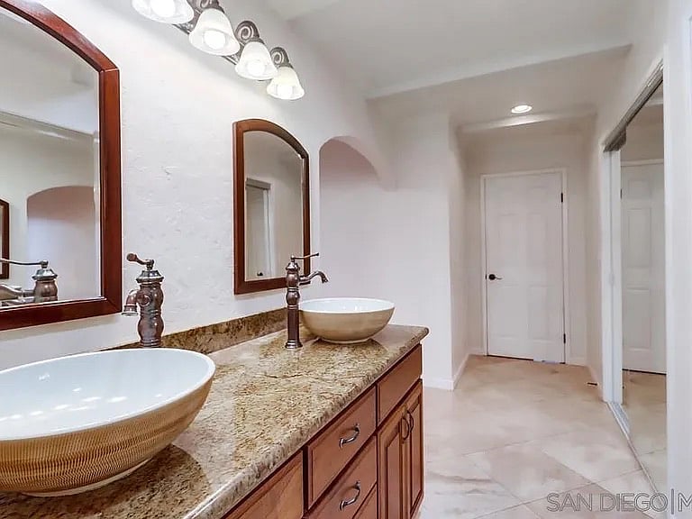 Furnished Finder property 801244_1 photo 45