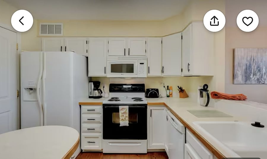 Kitchen also has 2 pantries