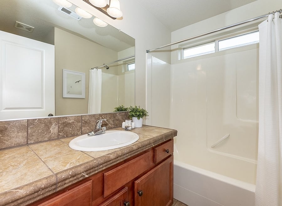 Upstairs Bathroom (full)