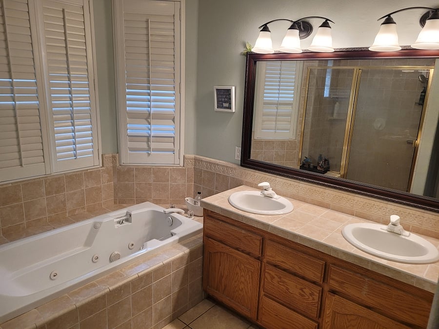 Large Jetted Bathtub