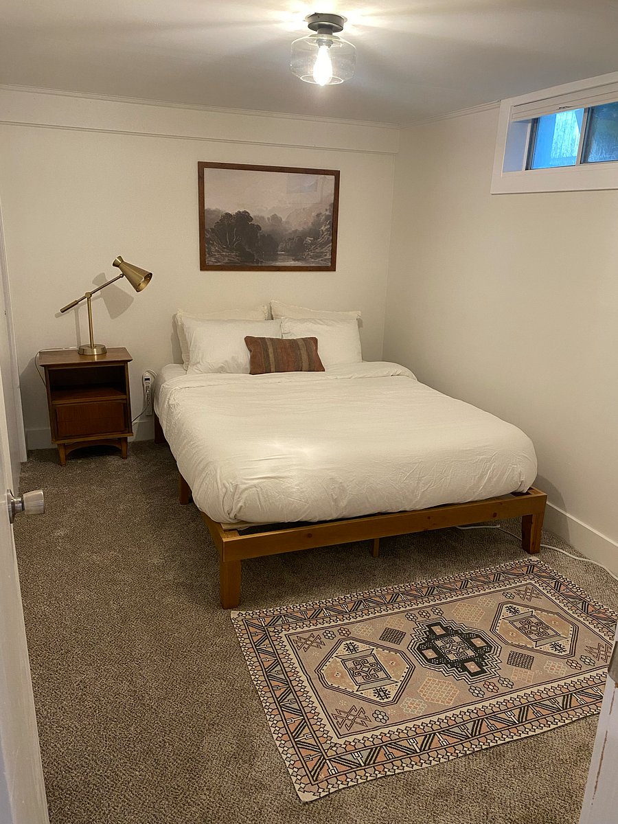 Queen room with large closet for storage