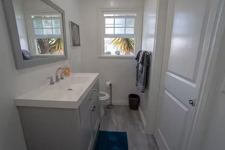 Rear Full Bathroom