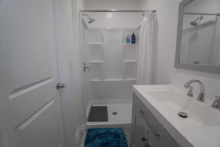 Rear Full Bathroom