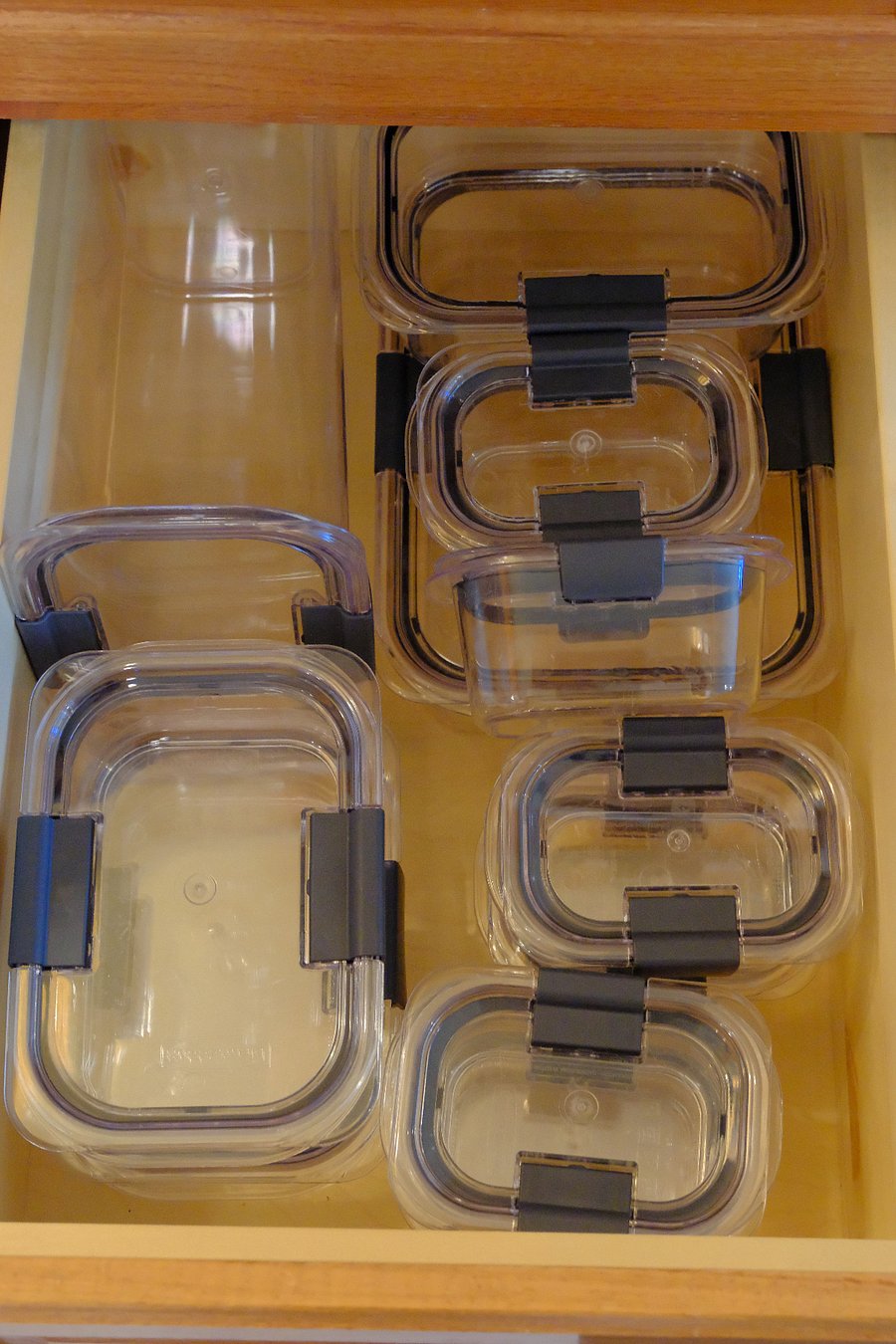 Storage containers