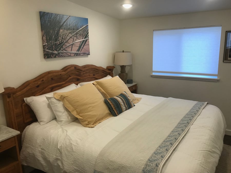 Bedroom 2, Queen