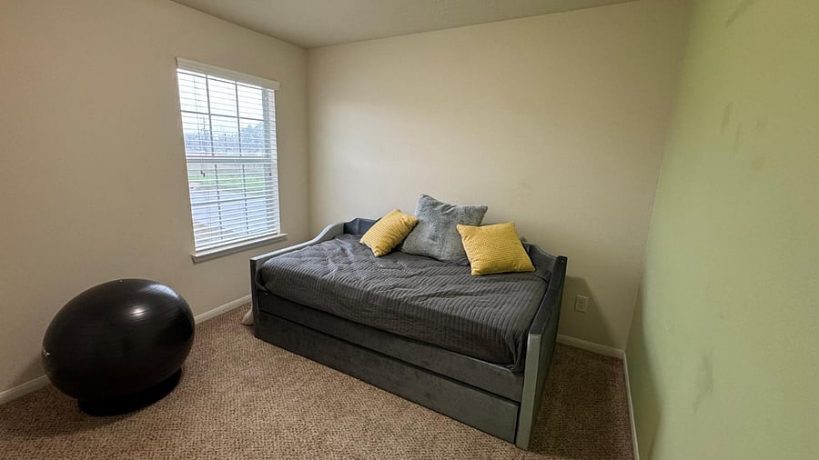 Bonus room for office or reading nookPri