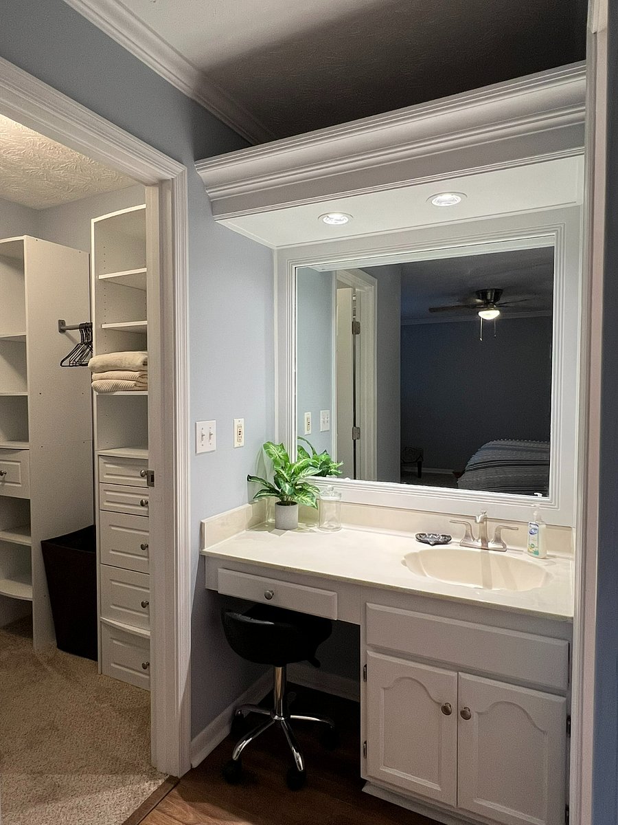 Dressing Area (Outside Main BR Full Bath)