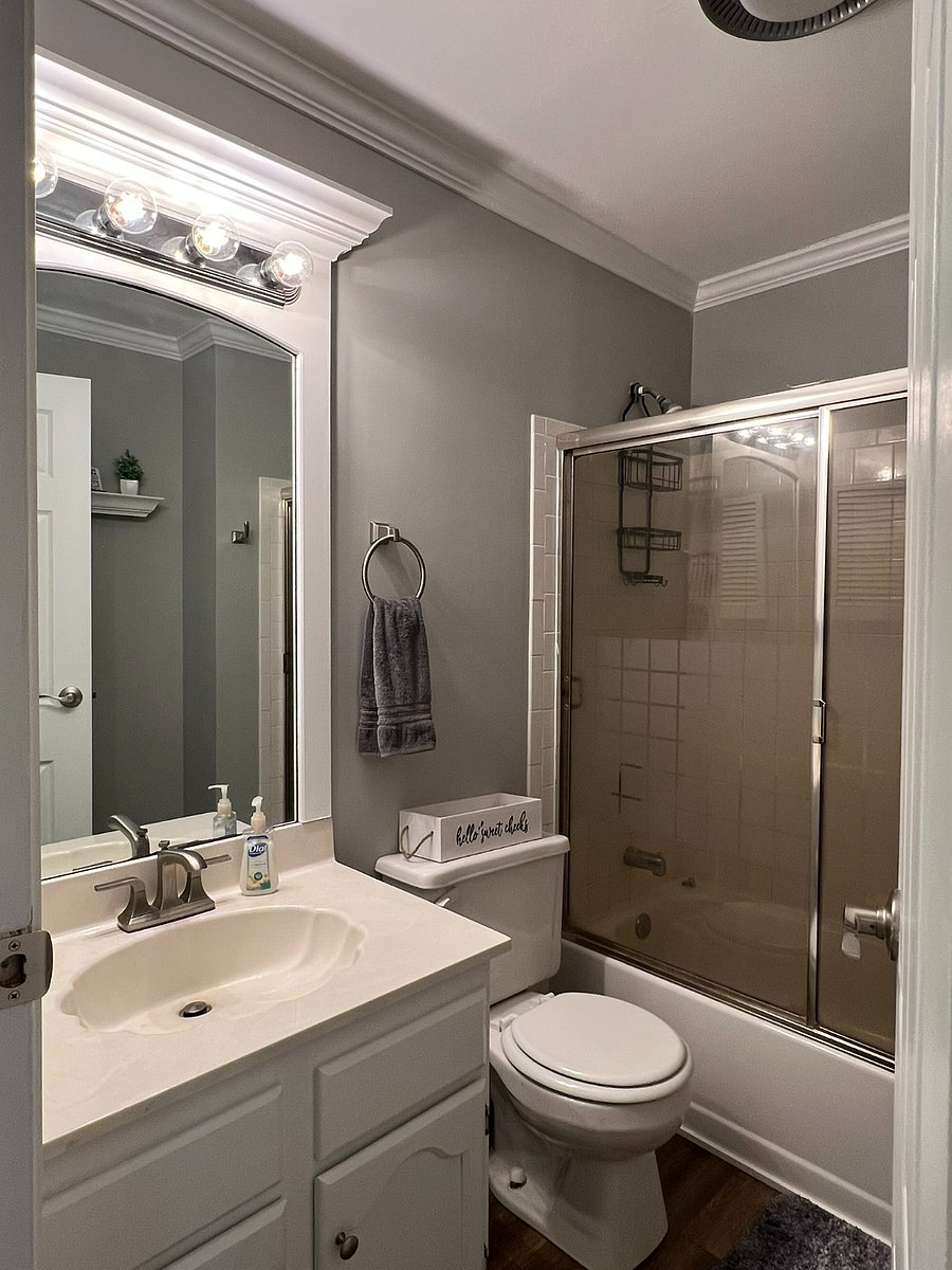 Main BR Full Bath